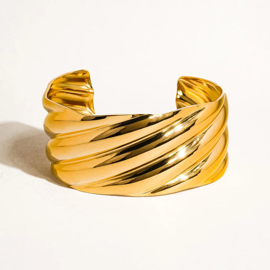 Manon 18k Wavy Bangle